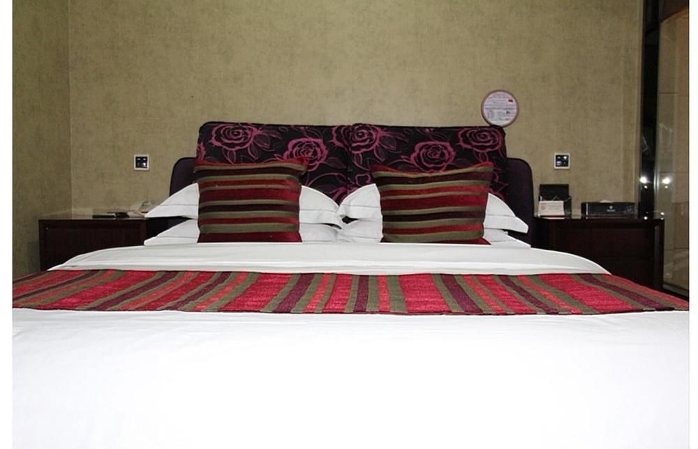 Leshan Celebrity Hotel Екстериор снимка